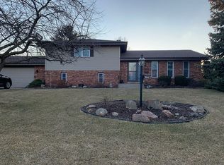 8834 Mathews St, Crown Point, IN 46307