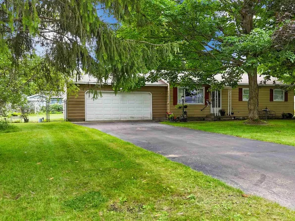 4285 Manor Wood Dr N, Traverse City, MI 49685