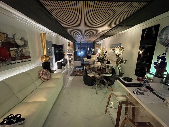 1820 S Treasure Dr APT 203