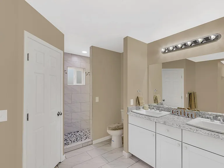 2217 E Silver St — Photo 14