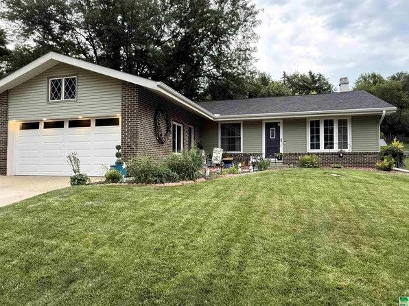4112 Sergeant Rd, Sioux City, IA 51106