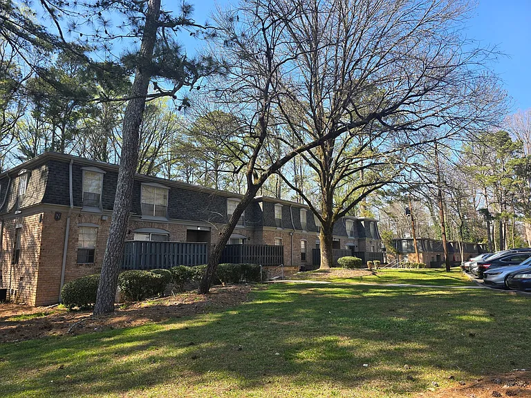 Chateau Montagne Apartments — Photo 5