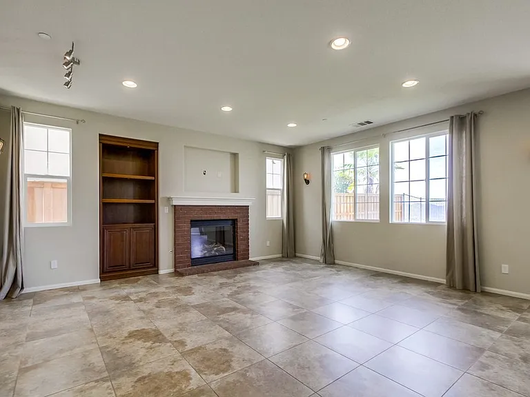 5102 Sevilla St — Photo 20