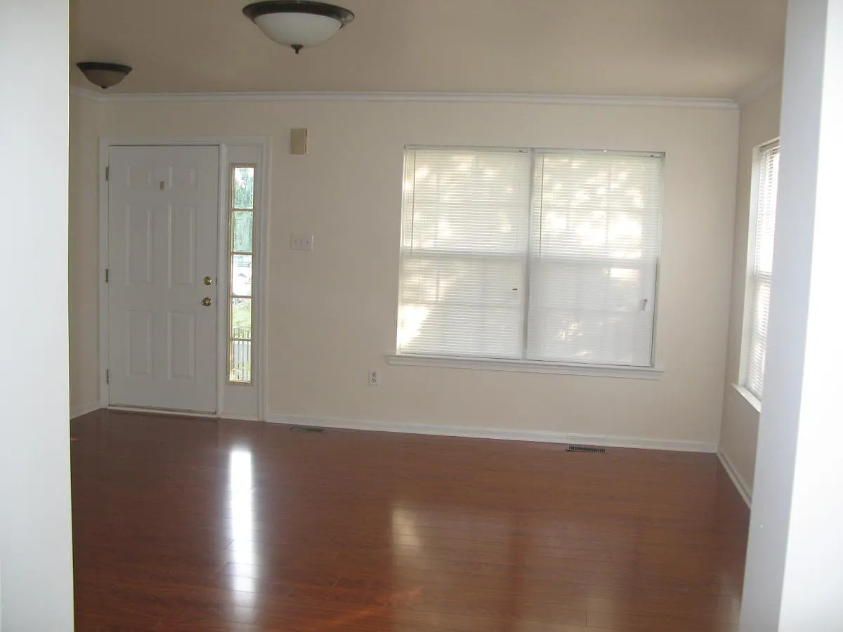 3 bed, 1.5 bath, 1216 sqft, $2,300 — Photo 1