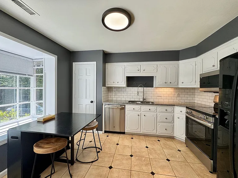 318 McCauley St — Photo 4