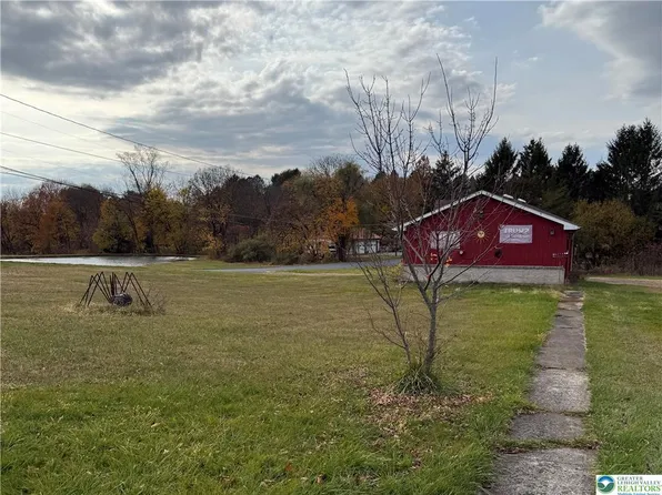 4270 Chestnut Dr, Walnutport, PA 18088