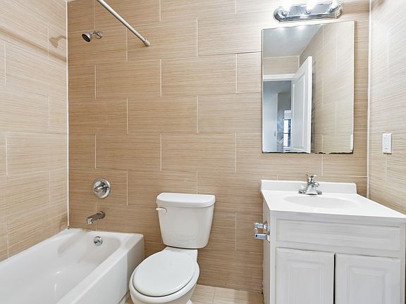 5th image of 415 Gates Ave APT 2R