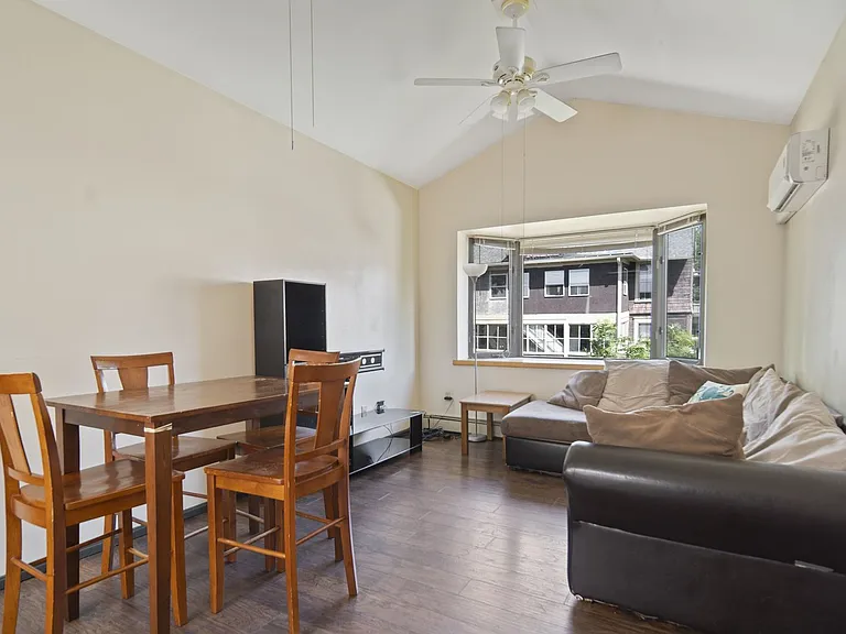 211 Linden Avenue — Photo 17