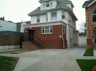 3915 Murray St, Flushing, NY 11354