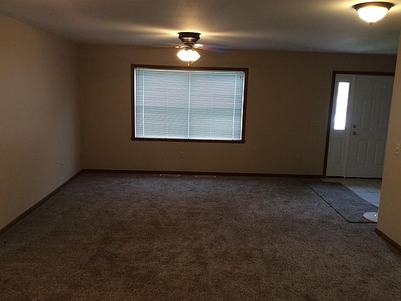 5th image of 403 E North St