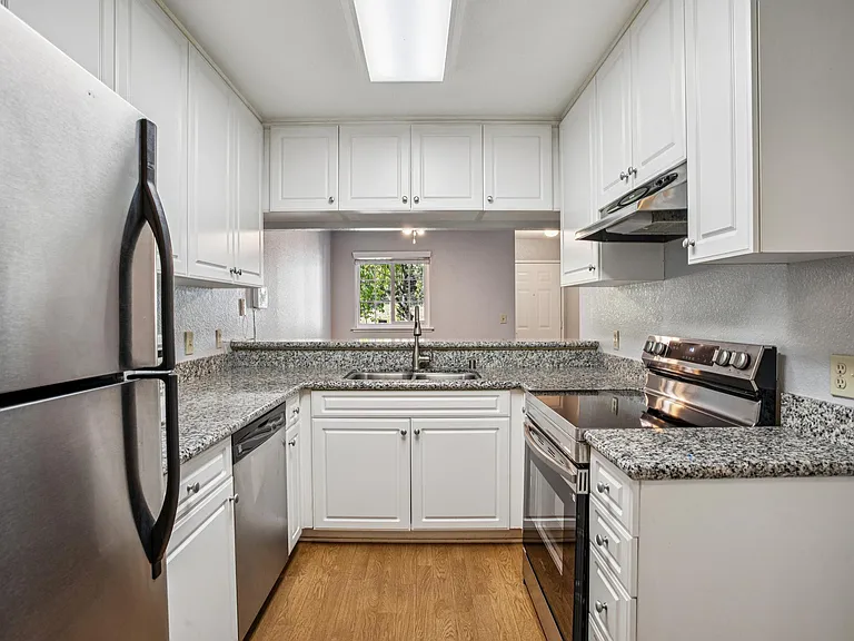 600 Canyon Oaks Dr #F — Photo 18