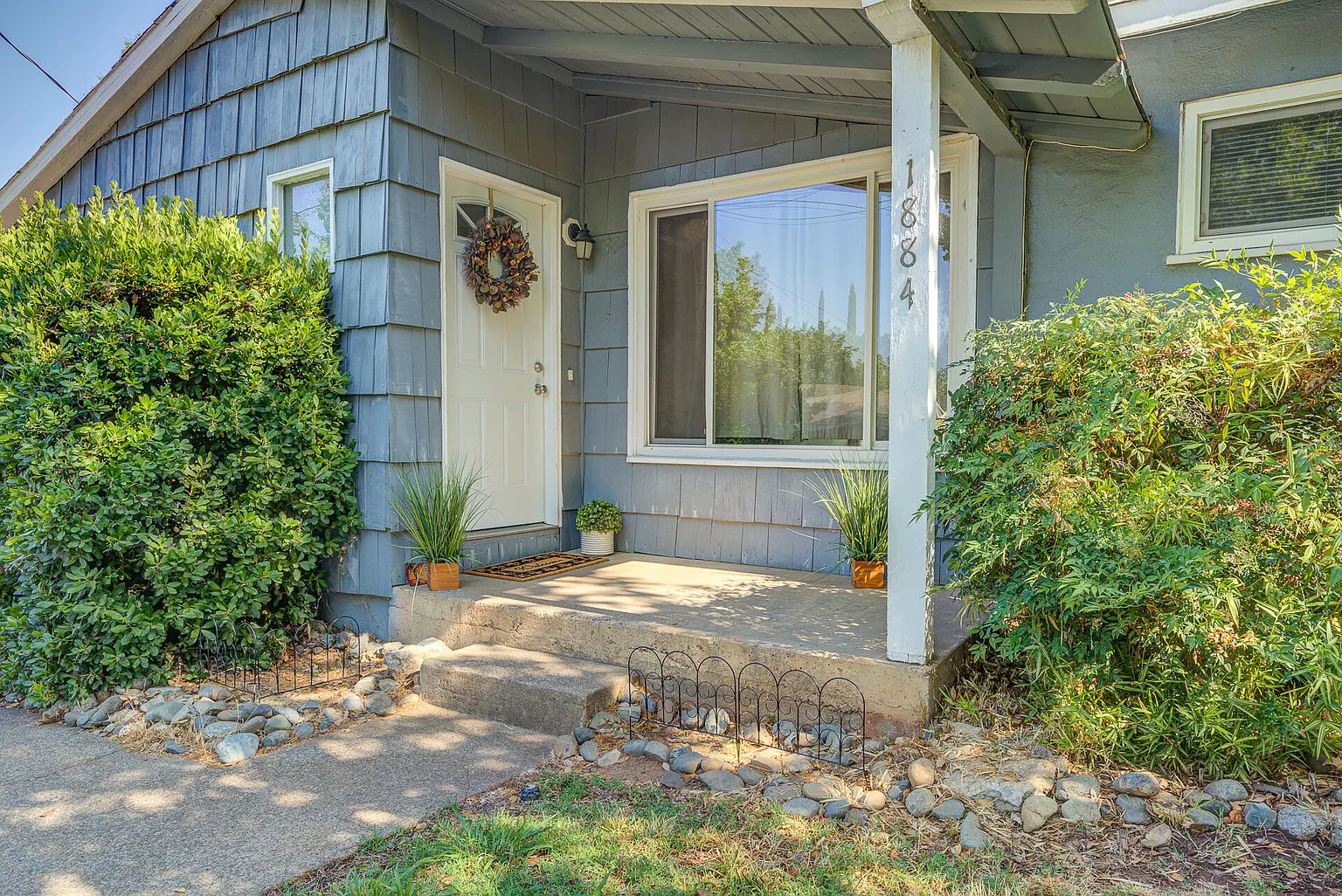 1884 Vale Dr photo 1