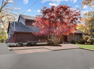 528 Vanderbilt Pkwy, Dix Hills, NY 11746
