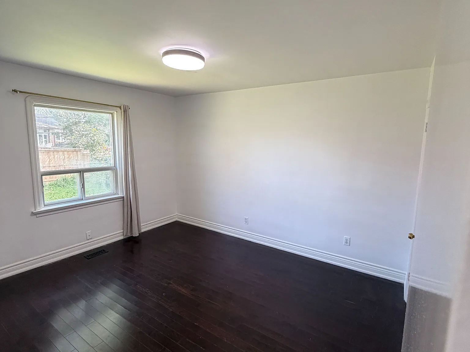 3 bed, $2,550 — Photo 4