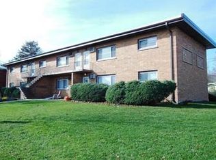 101 S 17th St APT F, St Charles, IL 60174