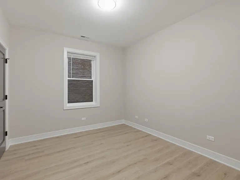 4933 S Champlain Ave #1 — Photo 9
