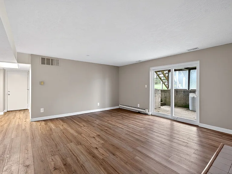 543 W Krepps Rd — Photo 26