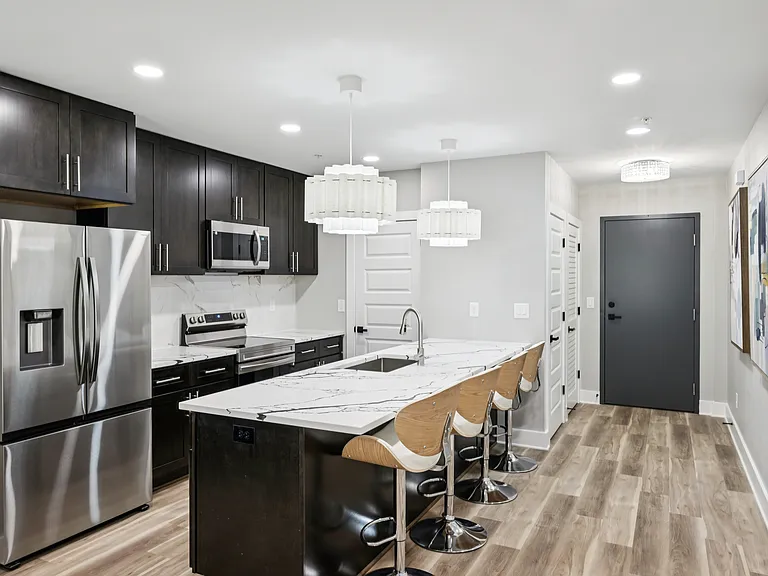 The Tucker Luxury Apartments — Photo 41