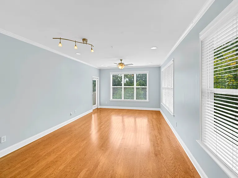 1000 E Woodlawn Rd #417 — Photo 5