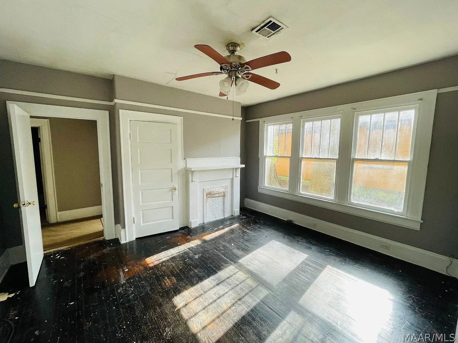 2 bed, 1.0 bath, 1209 sqft, $950 — Photo 3