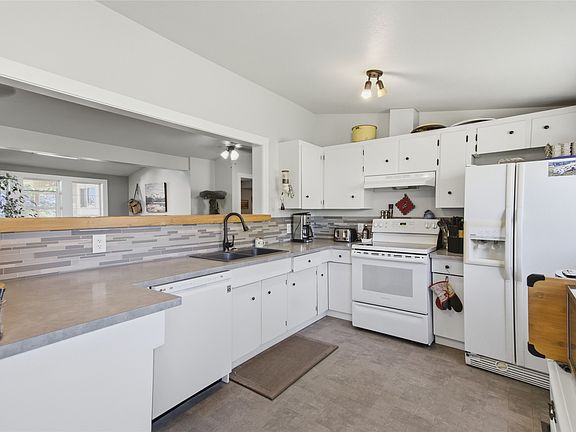 5th image of 80 Vavasour Rd