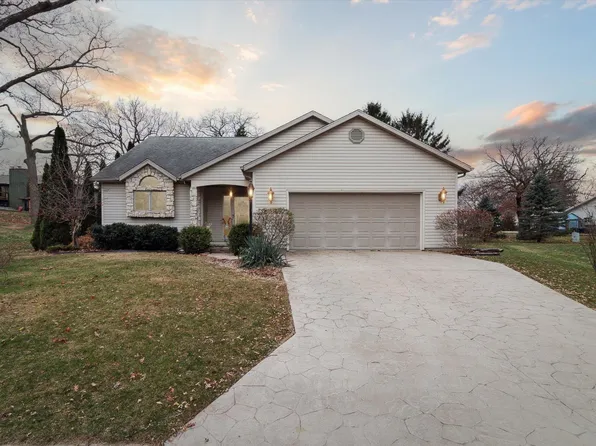 542 Crestwood Ct, Jefferson, WI 53549