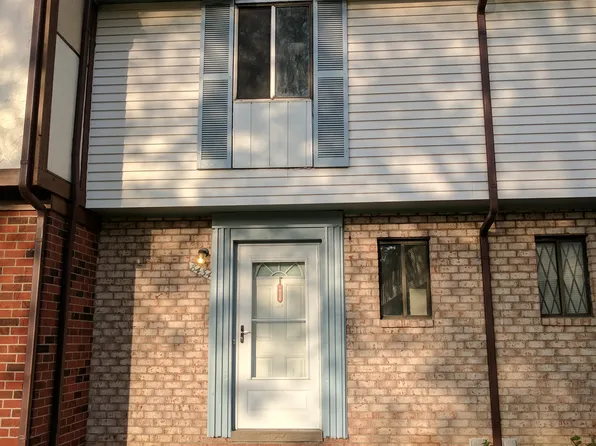 8434 Hickory Dr, Sterling Heights, MI 48312