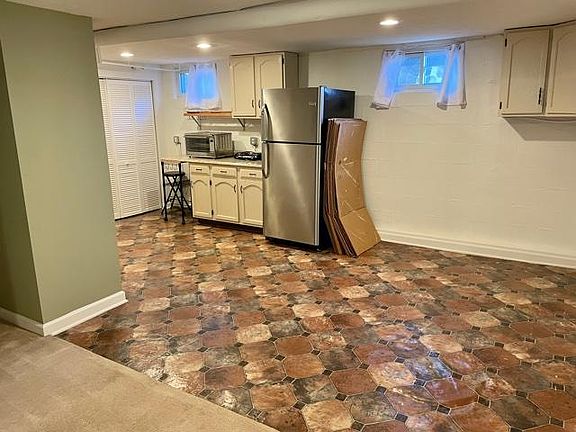5th image of 646 Pelham St Floor Basement