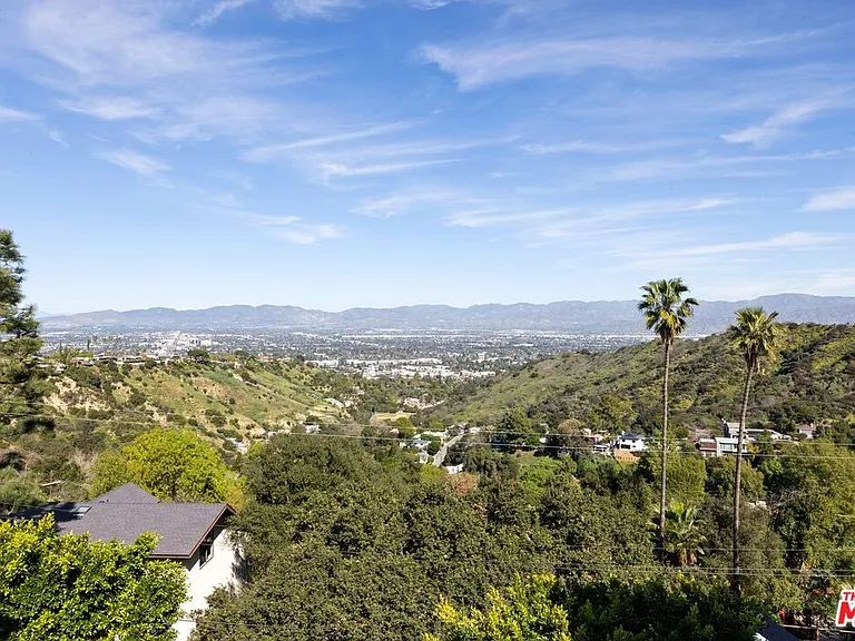 14435 Mulholland Dr — Photo 26