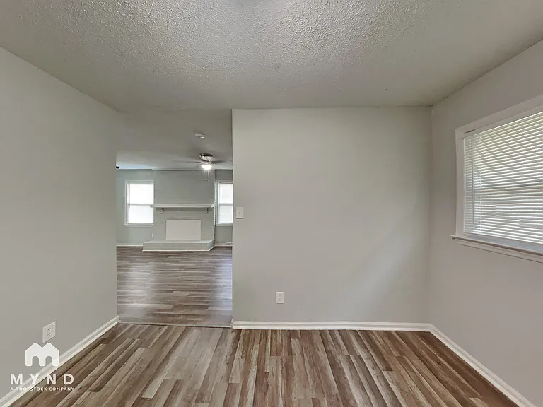 547 Whitethorn Dr — Photo 6