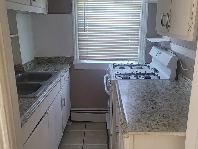 474 Weeden St #3 — Photo 4