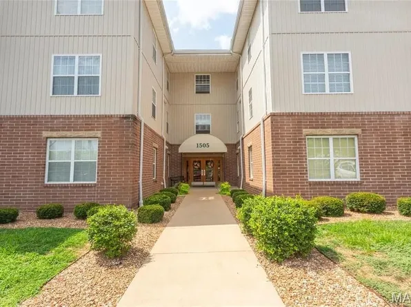 1505 S Old Highway 94 APT 203, Saint Charles, MO 63303