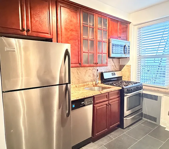 6389 Saunders St #2H — Photo 8