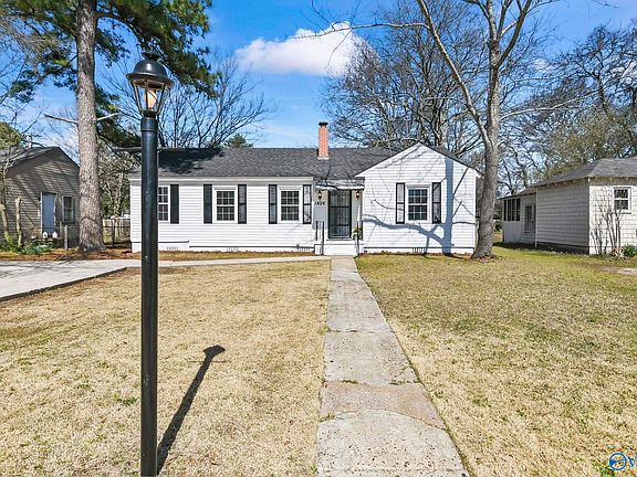 3rd image of 1804 Enolam Blvd SE