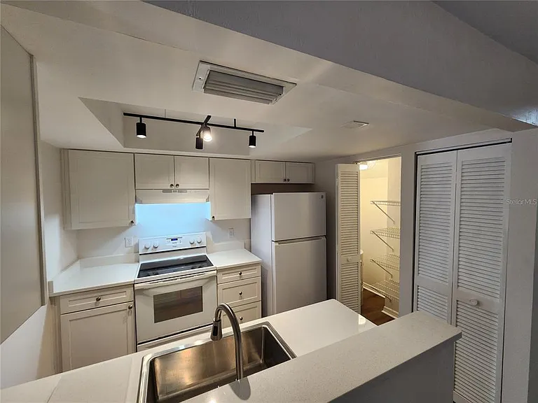 5823 SW 9th Pl #H-55 — Photo 13