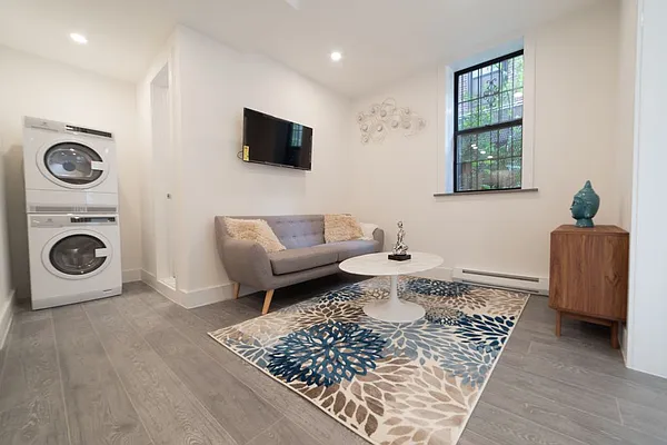 Rented by Heritage Capital Management LLC | media 18