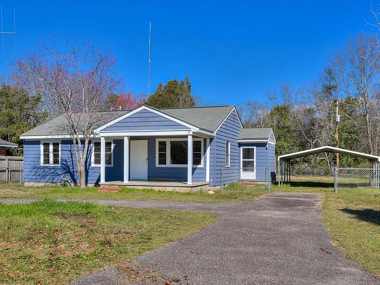 302 Burgess Dr — Photo 3