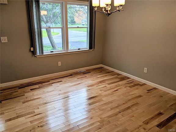 4th image of 35 Athena Dr