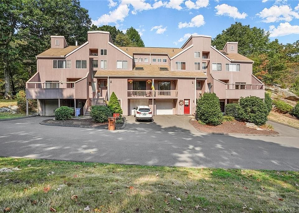 1st image of 272 Sunwood Dr #272