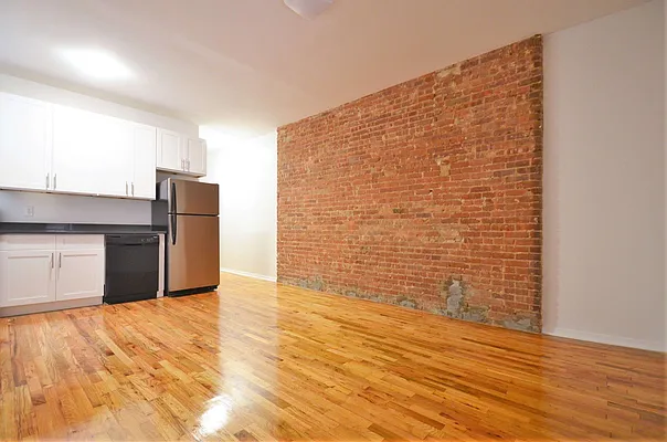 Rented by CITY SKYLINE REALTY INC | media 9