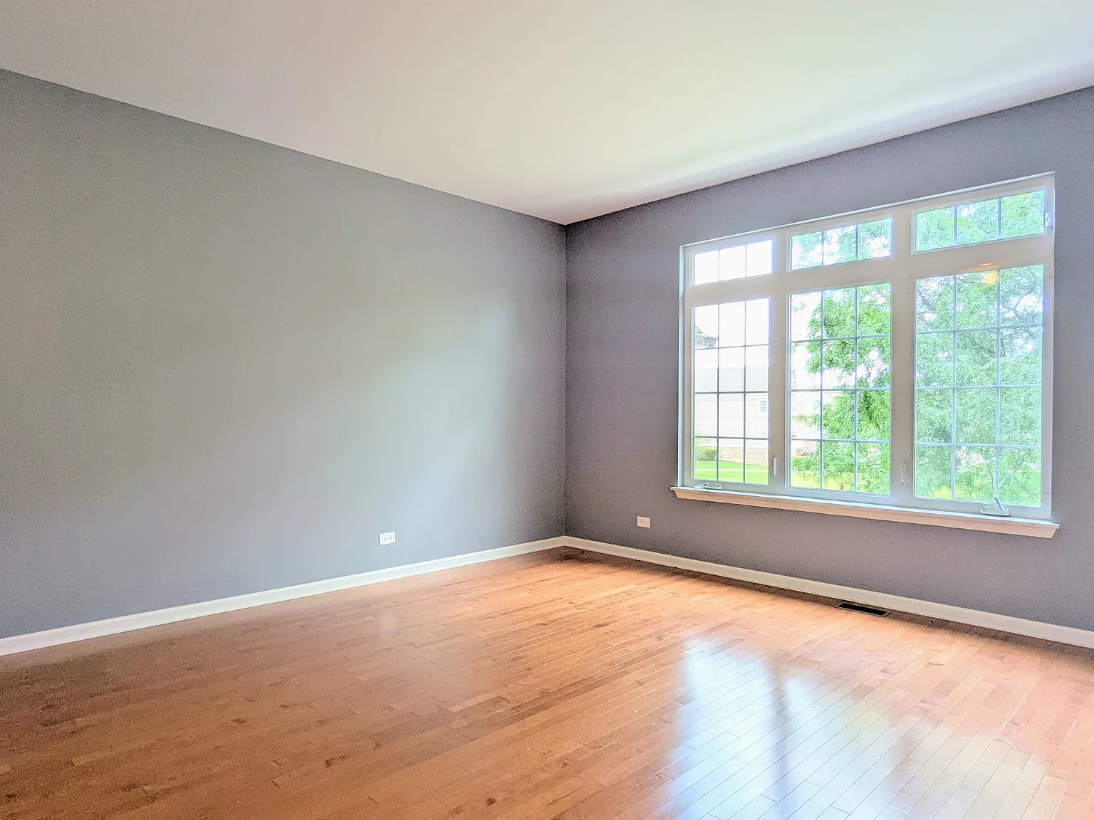 4 bed, 3.5 bath, 2460 sqft, $3,300 — Photo 3