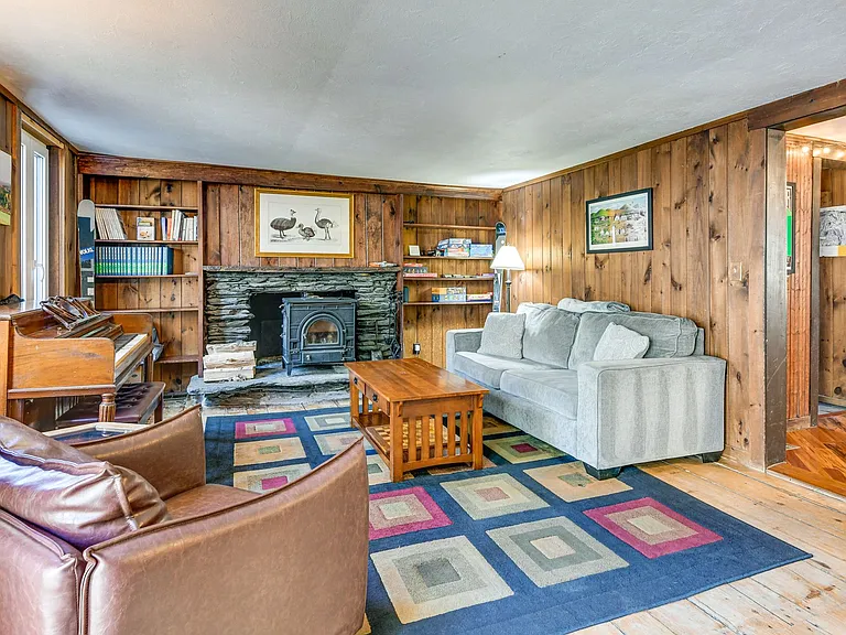 1072 Route 100 — Photo 27