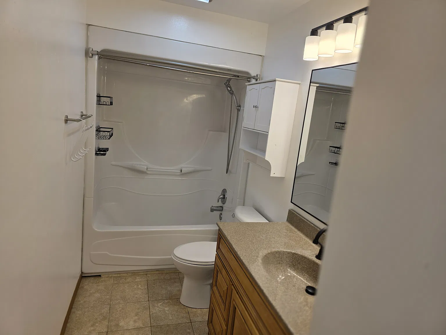 3 bed, $1,800 — Photo 4