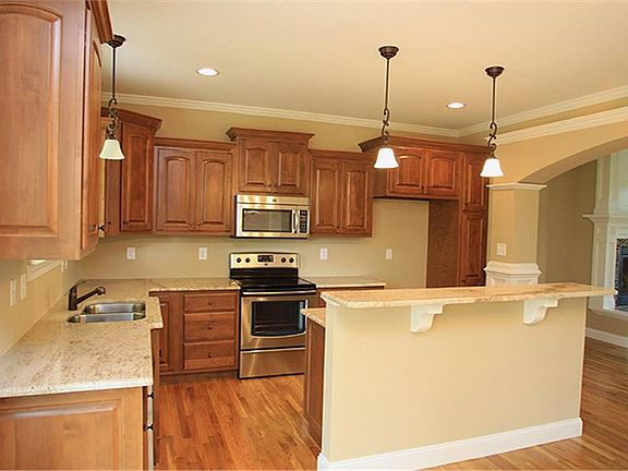 5th image of 271 Pennyhill Dr