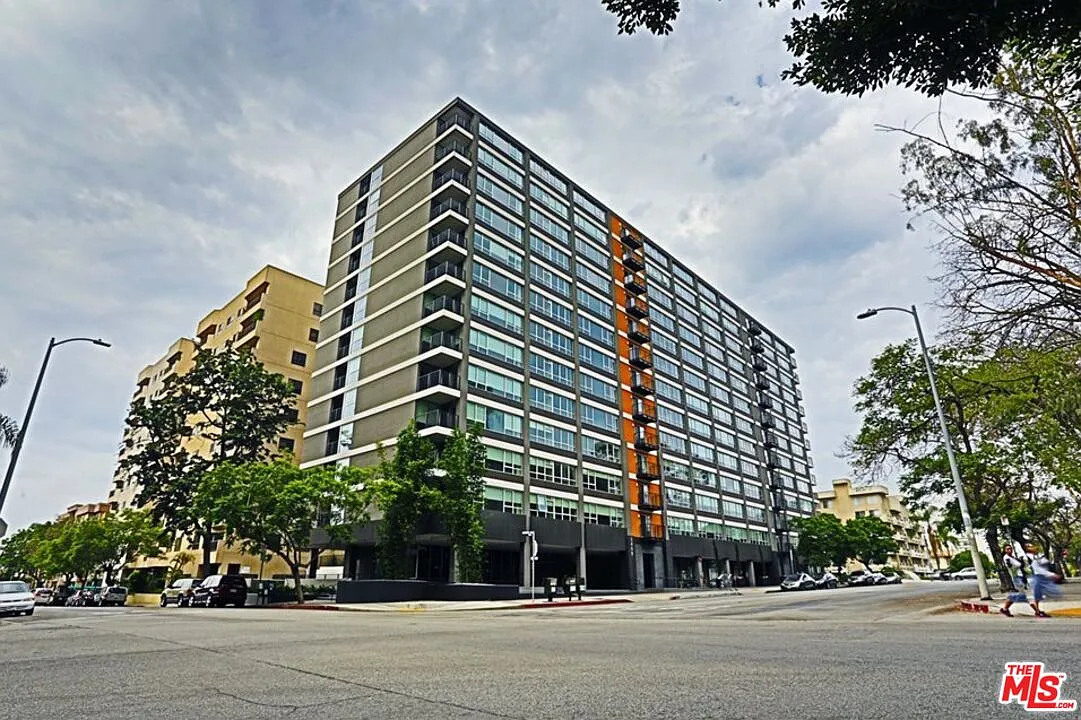 Building Photo - 3458 W 7th St #1106
