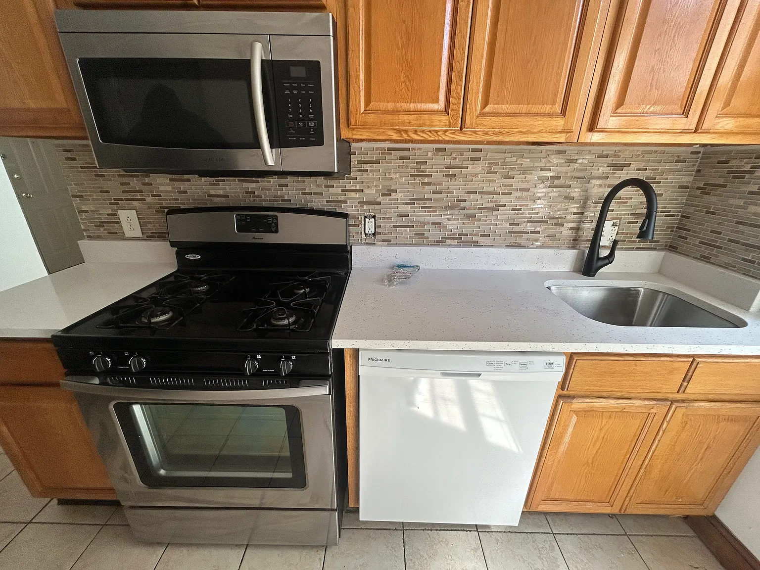 1 bed, $990 — Photo 4