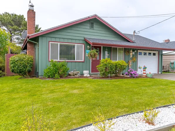 216 NE 11th St, Newport, OR 97365