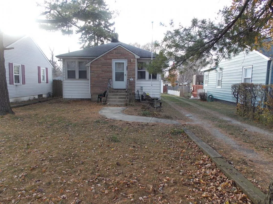 113 Independence Ave photo 1