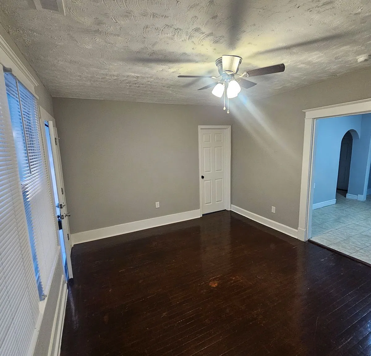 3 bed, 1056 sqft, $1,600 — Photo 3