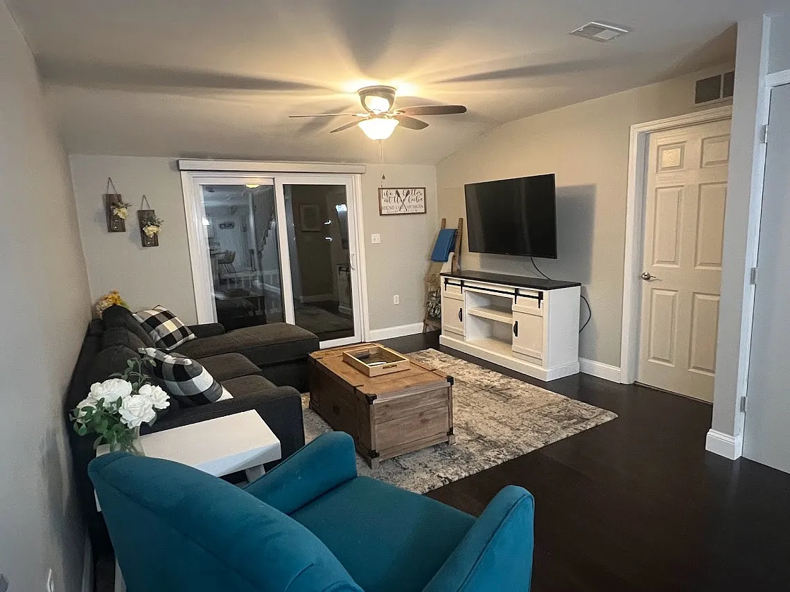 3 bed, 1272 sqft, $2,950 — Photo 4